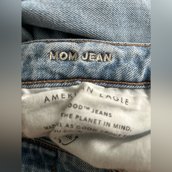 American Eagle Mom Jeans Womens Size 6 x-long Inseam Distressed Wash - Picture 10 of 10